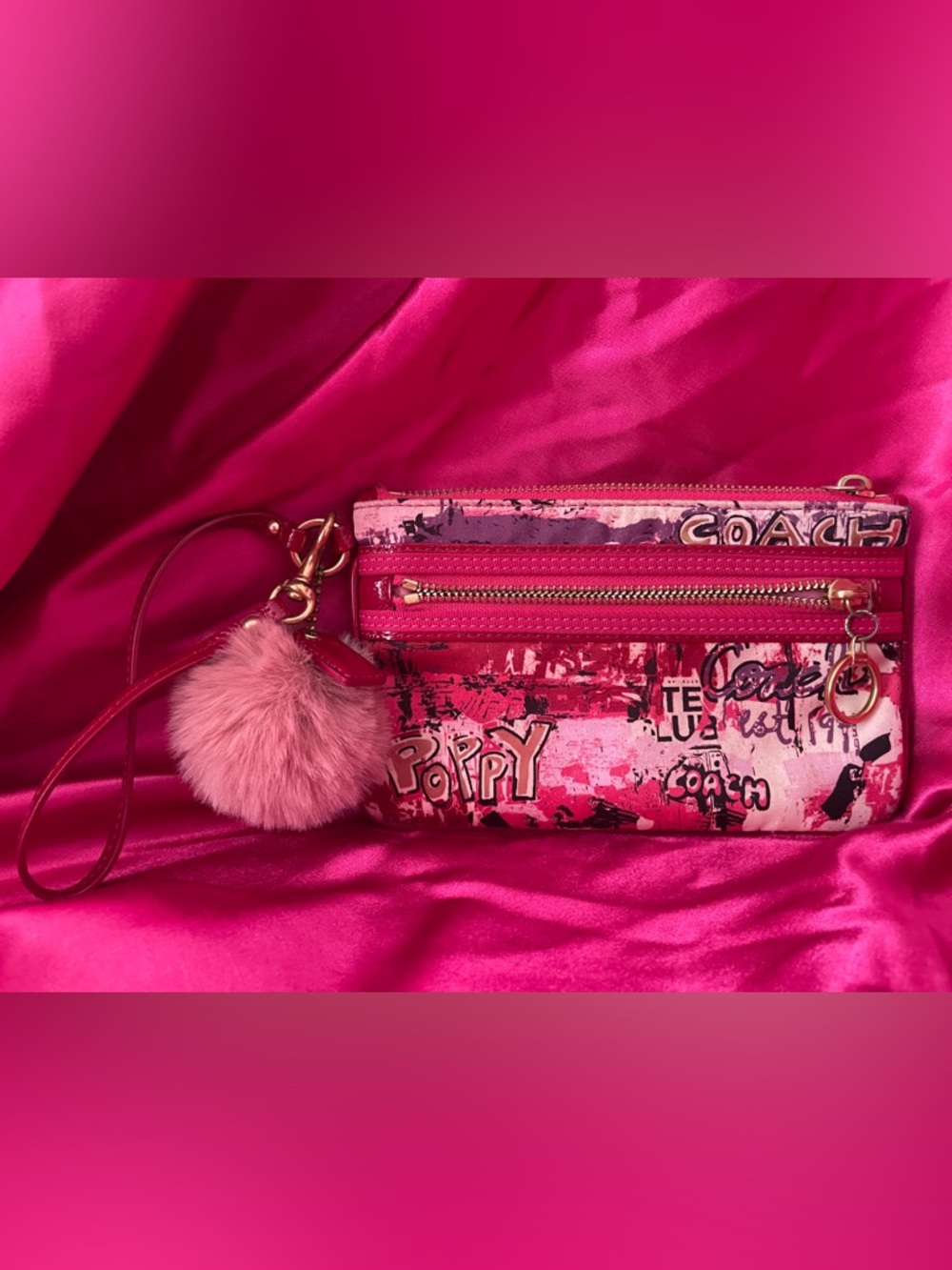 Coach Poppy - pink graffiti wristlet w/pom pom & hang tag - Picture 14 of 15